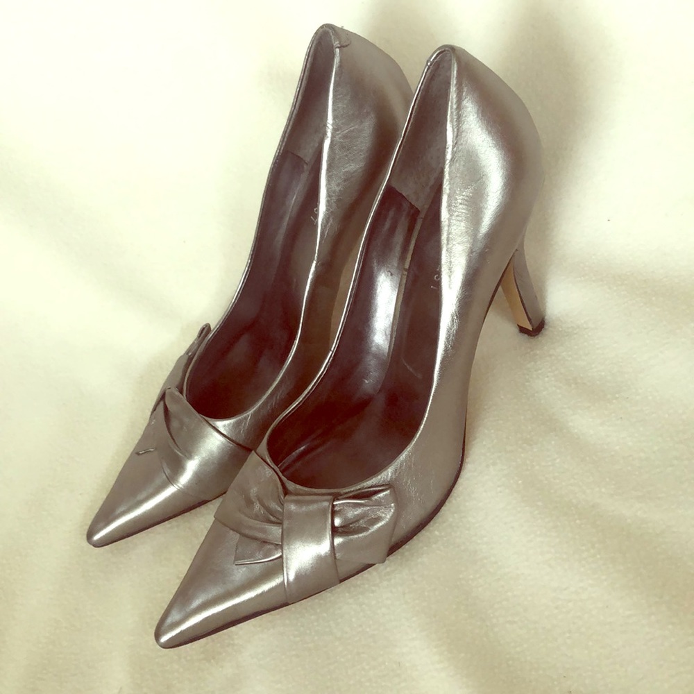 Women’s Nine West silver pumps